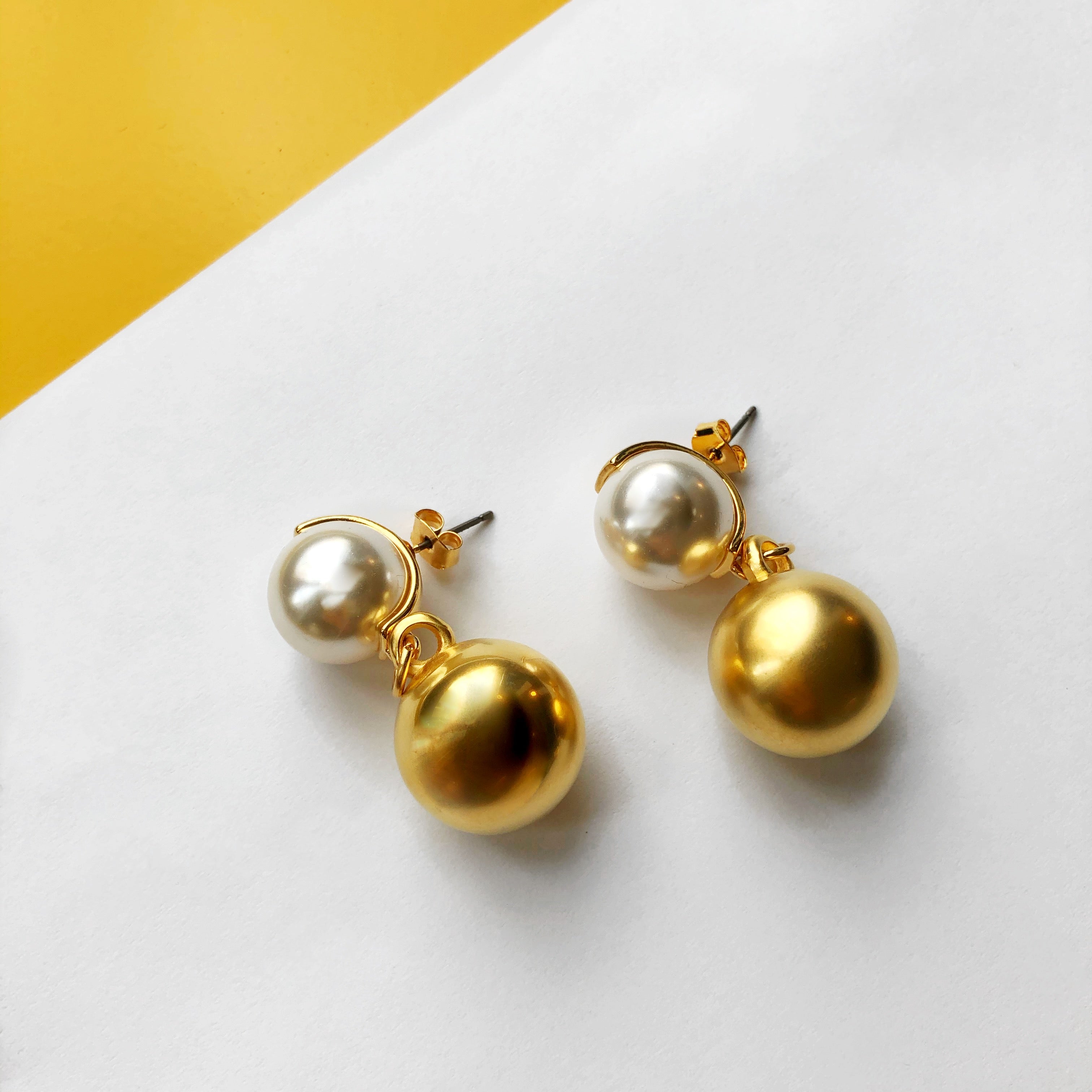 Pearl and gold-tone earrings – Friday Mood